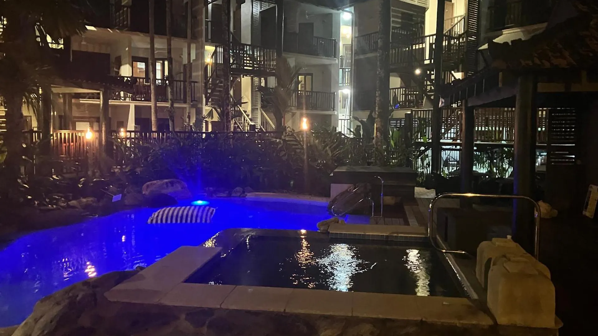 Hibiscus 52 - Fabulous Location 3 Minutes Walk To Beach And Macrossan St Port Douglas 0*,  Australia